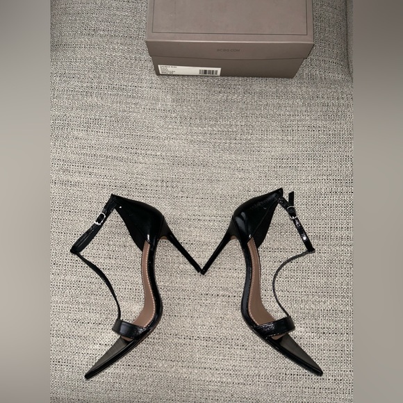 BCBG MAX AZRIA “DANIELLE RODI” T STRAP HEEL - Picture 6 of 8